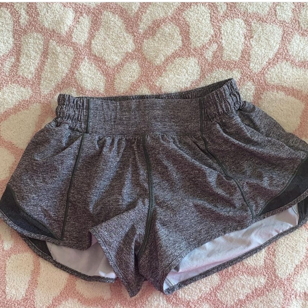 Lululemon 2.5 hotty hot short